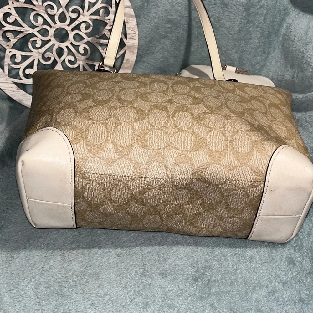 Coach Signature Tote w/Matching Pouch - Picture 7 of 17